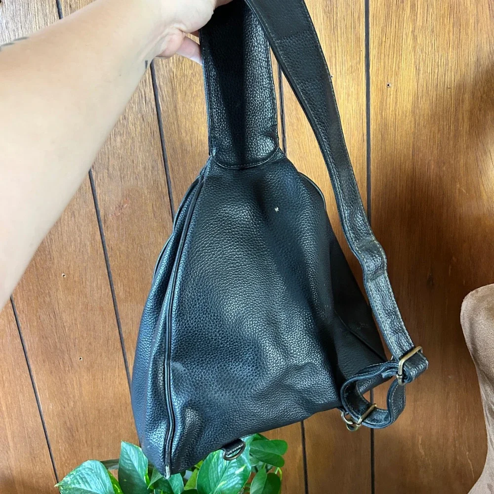 Vintage Cherokee Black Pebbled Faux Leather Sling‎ Backpack Crossbody Bag